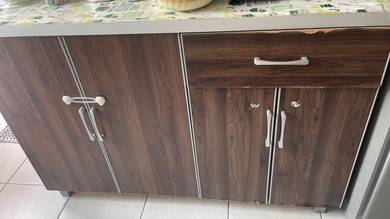 Kabinet almari pinggan mangkuk
