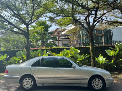 Mercedes Benz E200 200 CLASSIC (CBU) in City Centre, KUL