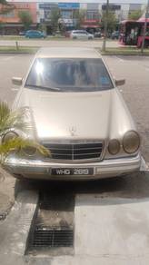 Mercedes Benz 280SE in Johor Bahru, JHR