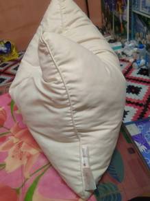 bantal terpakai