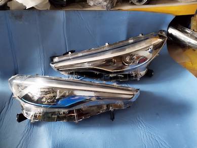 Toyota cross head lamp Lampu depan