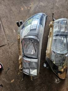 Toyota hilux head lamp