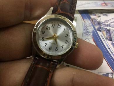 Leather strap lady watch