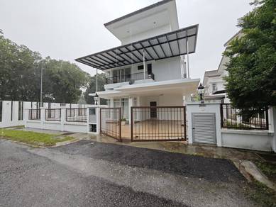 Bungalow House For Sale in Ayer Keroh,MLK