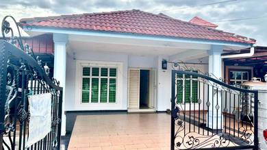 Semi-Detached House For Sale in Paya Rumput,MLK