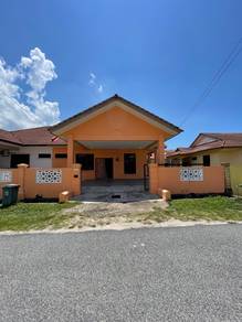 Semi-Detached House For Sale in Paka,TRG