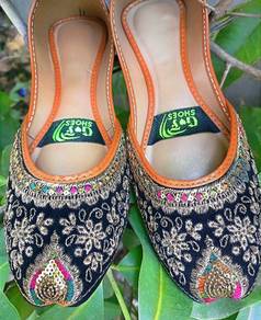 Embroidered Khussa