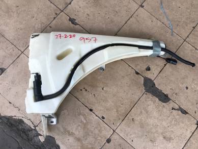 No 27-2-20 Porsche Cayenne 957 Washer Tank