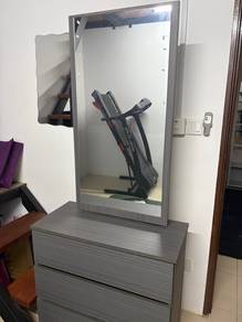 Dress Table Makeup table