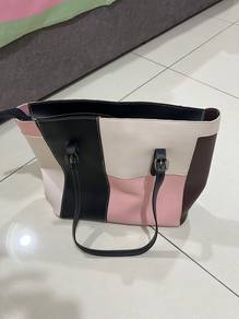 Hand bag