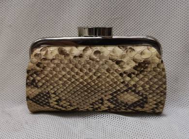 Petite 1970's PYTHON Snake Skin Kiss lock closure