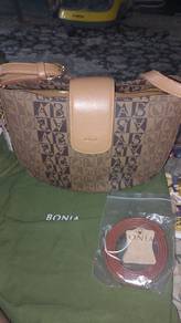 bonia 