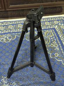 Camera DSLR Tripod (Adjustable)