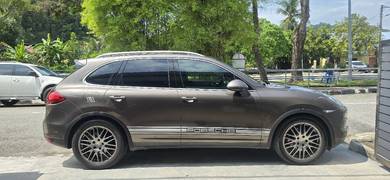 Porsche Cayenne in Batu Maung, PNG