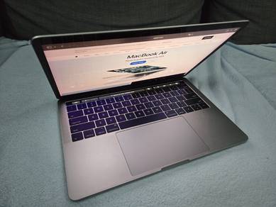 Macbook Pro 2017 Touchbar Four Thunderbolt 