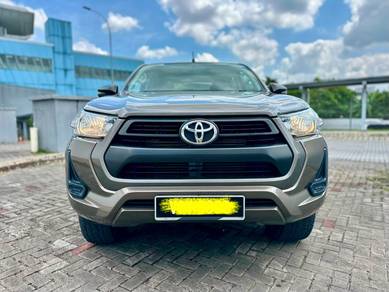 2021 Toyota Hilux E