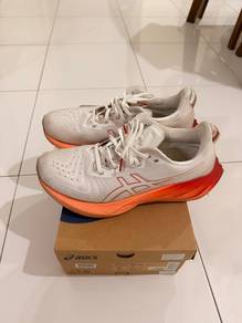Asics Novablast 4 UK 9