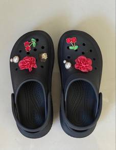 High platform crocs with accessories
