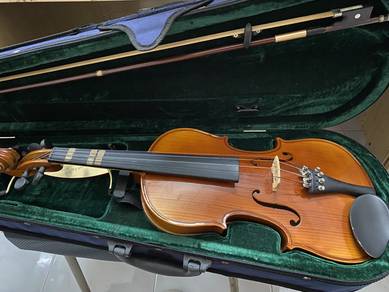 Violin with Hard Case & Bow – Good Condition