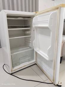 Peti Sejuk Peti Ais Freezer Refrigerator 82L KWC