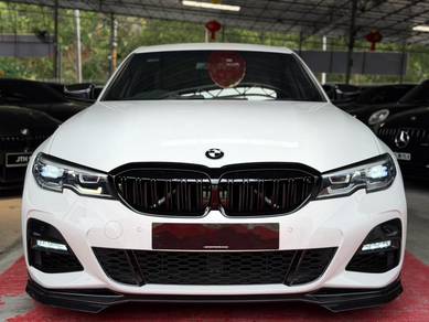 BMW 330i 30i M SPORT in Desa Petaling, KUL