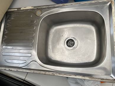 Stainless steel kitchen sink with drain board