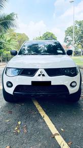 Mitsubishi Triton in Bandar Botanic, SGR