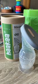 Haakaa Silicone Breast Pump and Storage