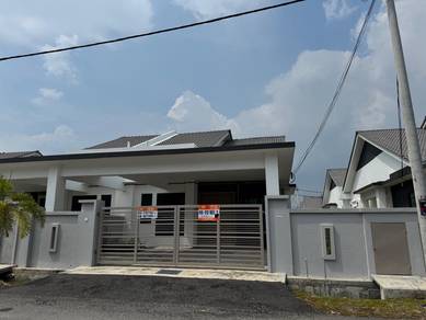 Semi-Detached House For Sale in Cheng,MLK
