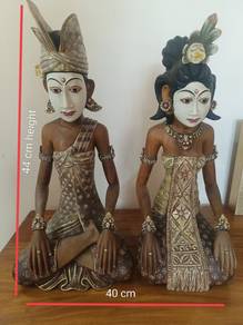 Handmade Wooden Sculpture Indonesian King w Queen