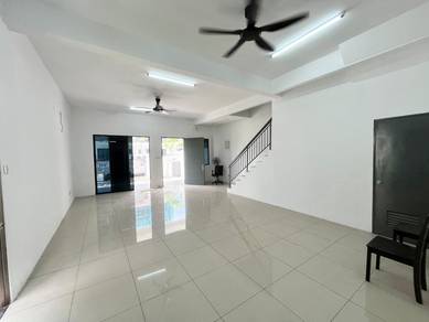 Semi-Detached House For Sale in Rawang,SGR