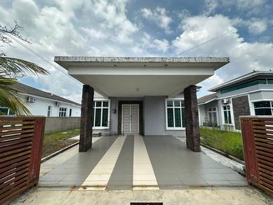 Bungalow House For Sale in Durian Tunggal,MLK