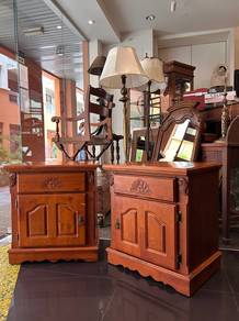 VINTAGE American Colonial Style NIGHTSTAND/ Bed