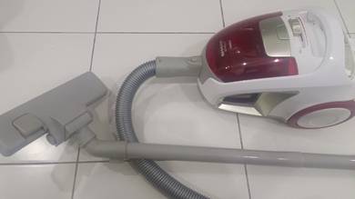 vacuum SHARP 1600W