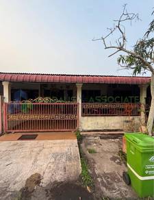 Terraced House For Sale in Triang,PHG