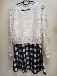 White round neck long sleeve dress
