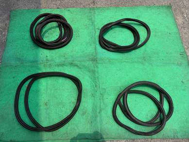 PORSCHE MACAN Door RUBBER