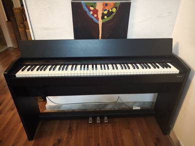 Roland F-130R