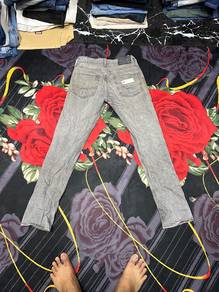 seluar jeans signature levi saiz 28