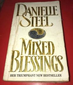 DANIELLE STEEL - MIXED BLESSINGS BOOK Buku