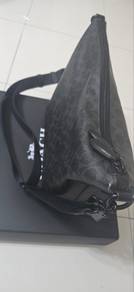 Top zip messenger bag