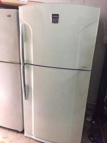 Toshiba 2 doors big fridge Peti Sejuk Ais ice