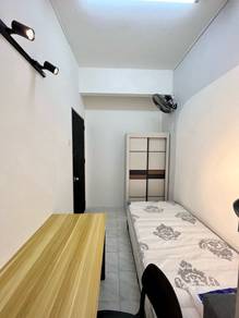 Room in Alma, PNG