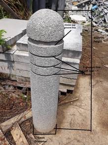 Concrete bollard