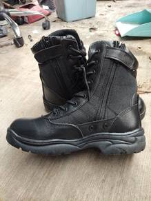 Boots Black color