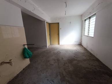 Condominium For Sale in Green Garden