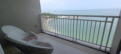 Condominium For Rent in Quayside