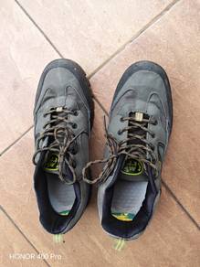 sports shoes