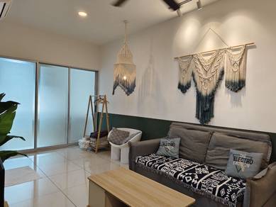 Condominium For Rent in Manhattan Suites @ ITCC
