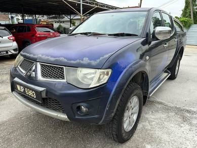 Mitsubishi Triton in Kajang, SGR